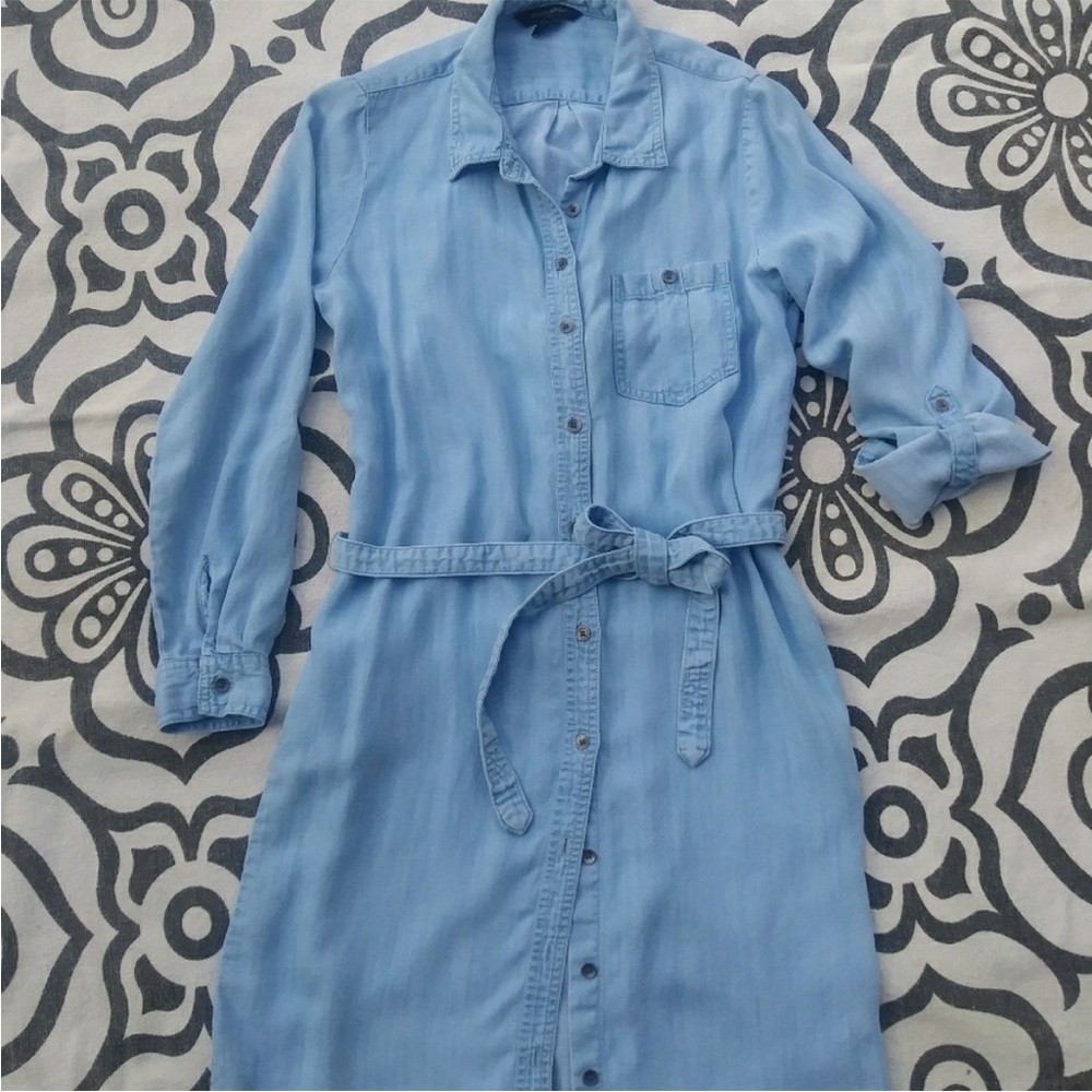 Banana Republic knee length shirt dress Chambray with Belt